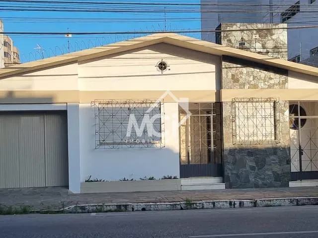 Casa com 280m² 5 quartos e 4 banheiros, à venda, no bairro Centro em Pelotas