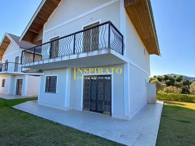 Casa 3 quartos e 4 banheiros, à venda, no bairro Lot Atalaia em Campos do Jordão