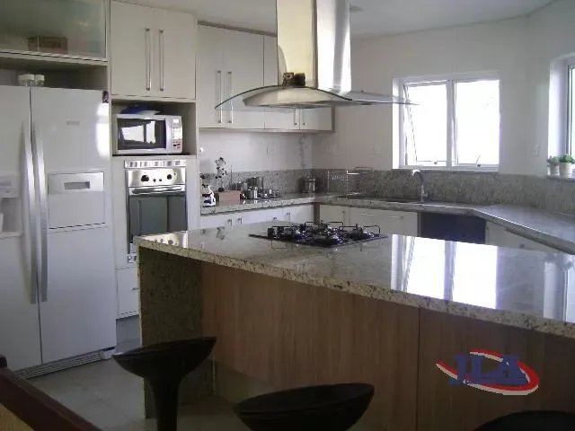 Casa com 440m² 3 quartos e 4 banheiros, à venda, no bairro Abranches em Curitiba