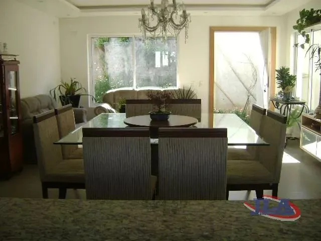 Casa com 440m² 3 quartos e 4 banheiros, à venda, no bairro Abranches em Curitiba