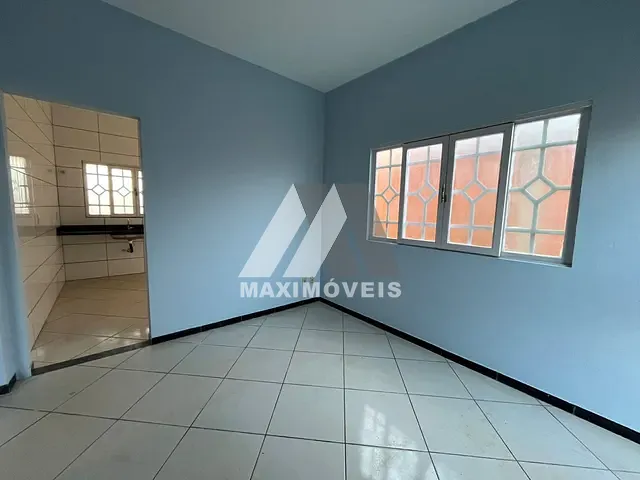 Casa 2 quartos e 1 banheiro, para alugar, no bairro Juparana em Araçuaí
