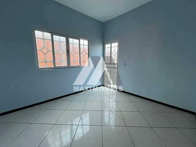 Casa 2 quartos e 1 banheiro, para alugar, no bairro Juparana em Araçuaí
