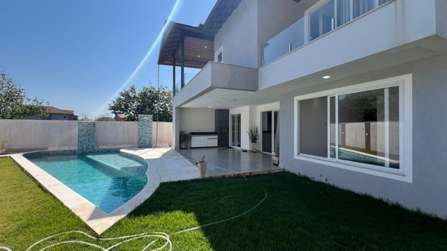 Casa com 384m² 4 quartos e 5 banheiros, à venda, no bairro Praia do Foguete em Cabo Frio