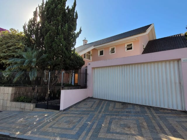 Casa com 700m² 4 quartos e 4 banheiros, à venda, no bairro Estrela em Ponta Grossa