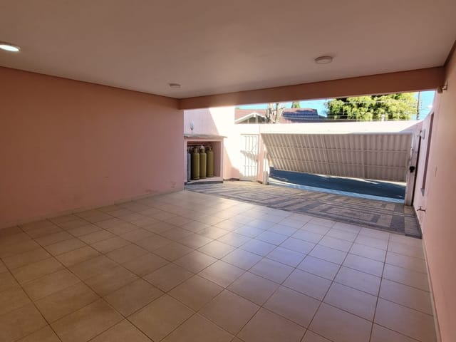 Casa com 700m² 4 quartos e 4 banheiros, à venda, no bairro Estrela em Ponta Grossa