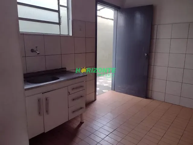 Casa com 120m² 2 quartos e 1 banheiro, para alugar, no bairro Jardim Bela Vista em São José dos Campos