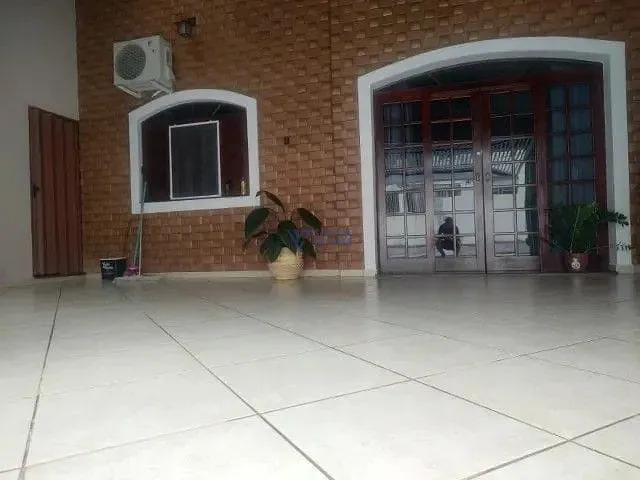 Casa com 250m² 5 quartos e 5 banheiros, à venda, no bairro Jardim Satélite em São José dos Campos