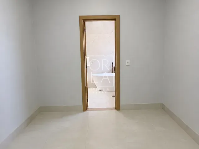 Casa com 407m² 4 quartos e 6 banheiros, à venda, no bairro Fazenda Gameleira em Goiânia