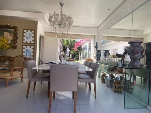 Casa com 720m² 5 quartos e 3 banheiros, à venda, no bairro Laranjal em Pelotas