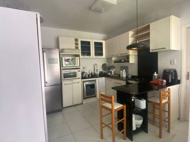 Casa com 720m² 5 quartos e 3 banheiros, à venda, no bairro Laranjal em Pelotas
