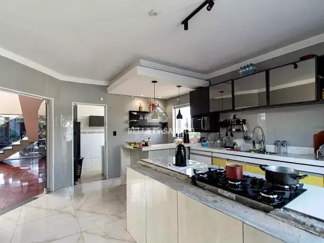 Casa com 470m² 4 quartos e 6 banheiros, à venda, no bairro Jardim Novo Horizonte em Sorocaba