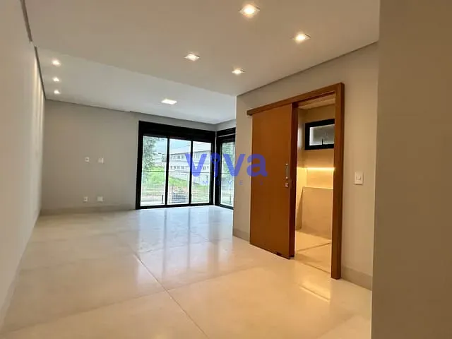 Casa 3 quartos e 5 banheiros, à venda, no bairro Jardim Atlântico em Goiânia