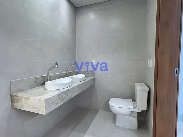 Casa 3 quartos e 5 banheiros, à venda, no bairro Jardim Atlântico em Goiânia