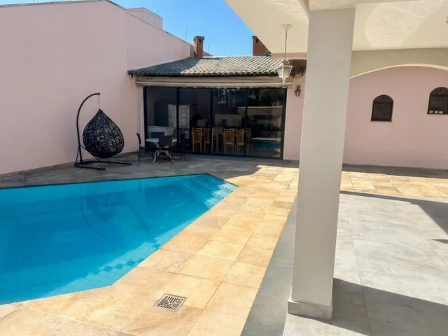 Casa 3 quartos e 7 banheiros, à venda, no bairro Vila Oliveira em Mogi das Cruzes