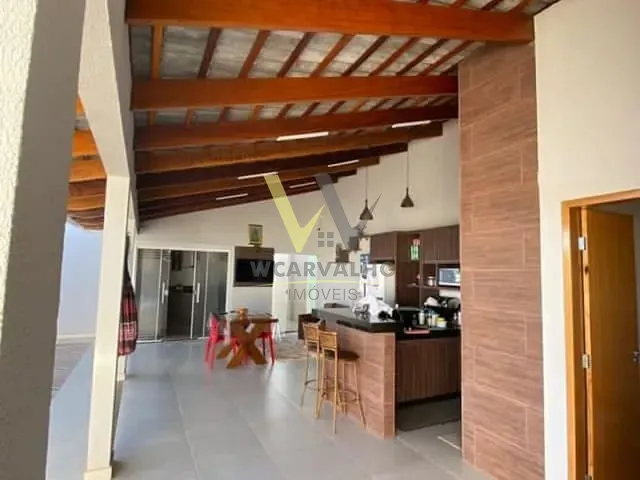 Casa com 300m² 3 quartos e 2 banheiros, à venda, no bairro Adriana Parque em Anápolis