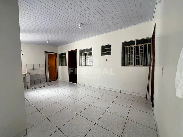 Casa 3 quartos e 2 banheiros, para alugar, no bairro Vila Santo Antônio - Segundo Acréscimo em Aparecida de Goiânia