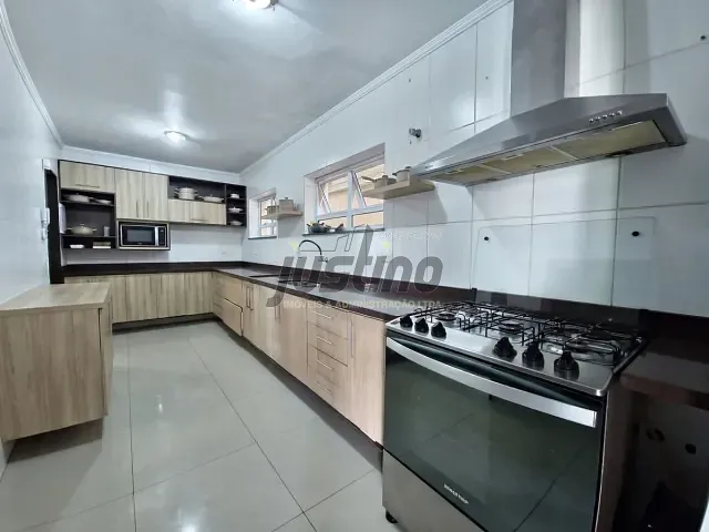 Casa com 520m² 6 quartos e 4 banheiros, à venda, no bairro Centro em Itanhaém