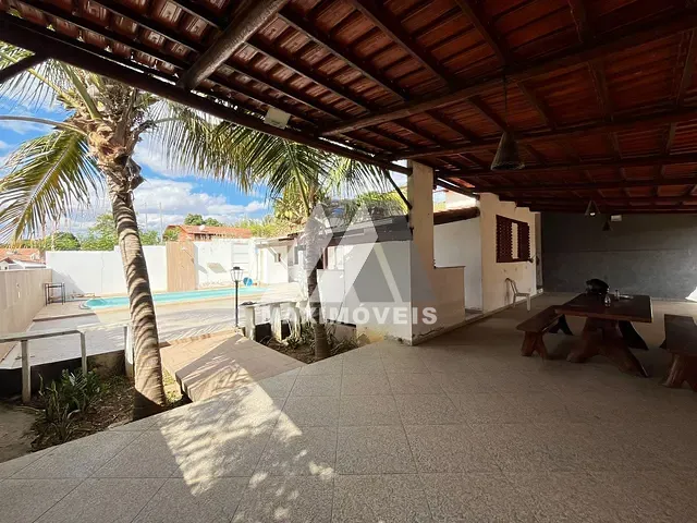 Casa com 393m² 2 quartos e 1 banheiro, à venda, no bairro Santa Tereza em Araçuaí