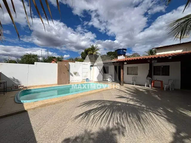 Casa com 393m² 2 quartos e 1 banheiro, à venda, no bairro Santa Tereza em Araçuaí