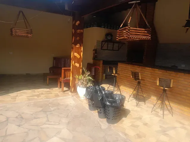Casa com 409m² 1 quarto e 1 banheiro, à venda, no bairro Conjunto Parigot de Souza 3 em Londrina