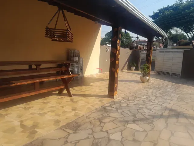 Casa com 409m² 1 quarto e 1 banheiro, à venda, no bairro Conjunto Parigot de Souza 3 em Londrina