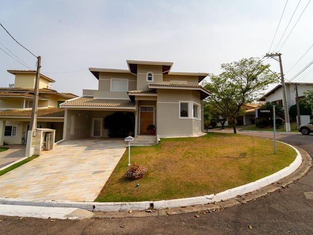 Casa com 451m² 5 quartos e 2 banheiros, à venda, no bairro Florença em Louveira