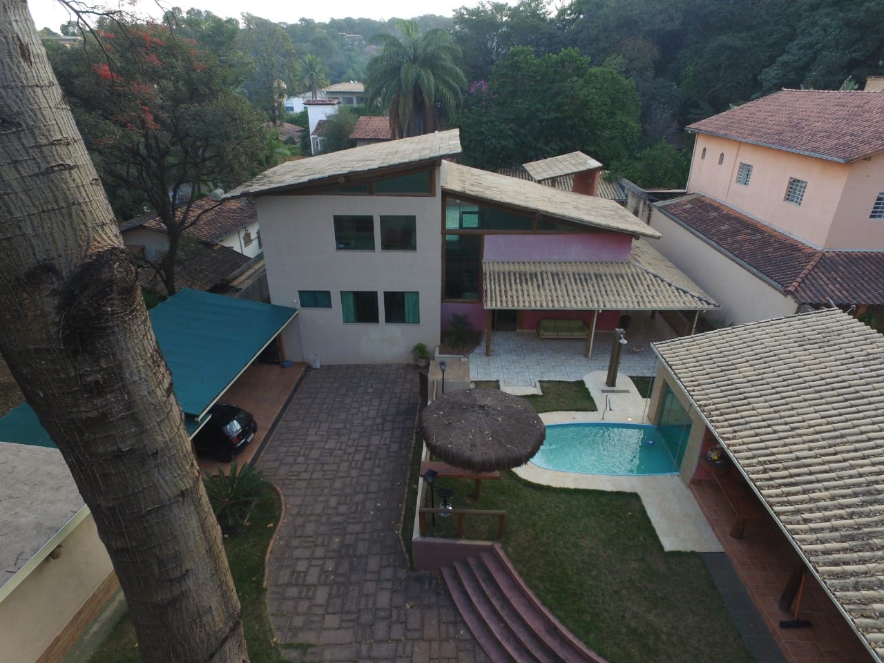 Casa 3 quartos à venda no bairro Jardim Encantado, Vespasiano com suíte e 8 vagas de garagem, próximo a cidade do Galo miniatura 2