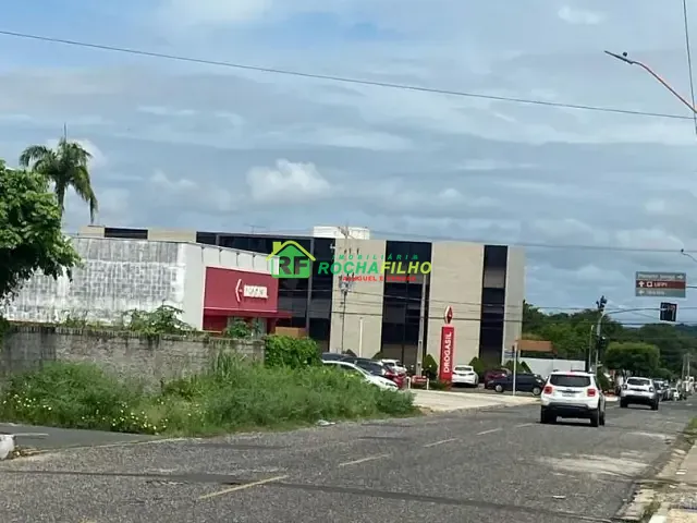 Casa com 1323m² 5 quartos e 5 banheiros, à venda, no bairro Horto em Teresina
