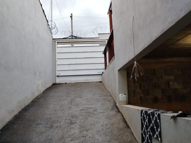 Casa com 200m² 2 quartos e 2 banheiros, à venda, no bairro Paulo VI em Belo Horizonte