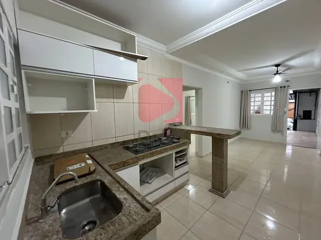 Casa 2 quartos e 1 banheiro, à venda, no bairro Jardim Treviso em Pirassununga