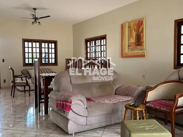 Casa com 380m² 4 quartos e 4 banheiros, à venda, no bairro Jardim Itália em Cuiabá
