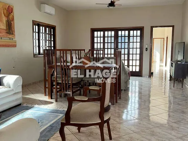 Casa com 380m² 4 quartos e 4 banheiros, à venda, no bairro Jardim Itália em Cuiabá