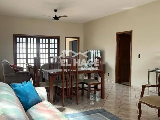 Casa com 380m² 4 quartos e 4 banheiros, à venda, no bairro Jardim Itália em Cuiabá