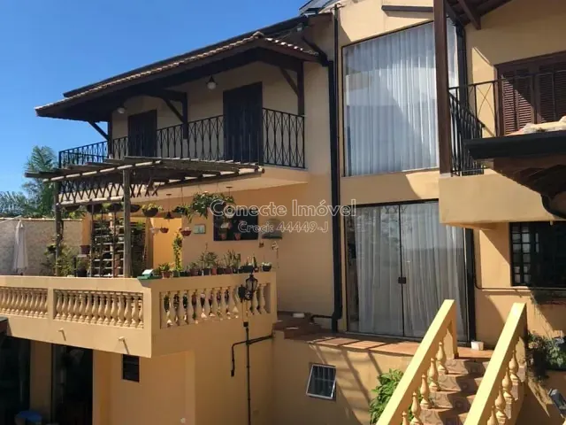 Casa com 1000m² 4 quartos e 5 banheiros, à venda, no bairro Colinas do Castelo em Jaguariúna