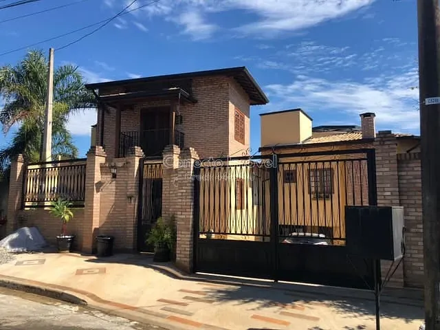 Casa com 1000m² 4 quartos e 5 banheiros, à venda, no bairro Colinas do Castelo em Jaguariúna