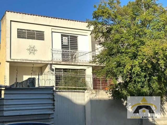 Casa com 594m² 4 quartos e 3 banheiros, à venda, no bairro Centro em Curitiba
