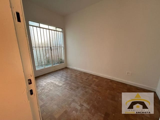 Casa com 594m² 4 quartos e 3 banheiros, à venda, no bairro Centro em Curitiba