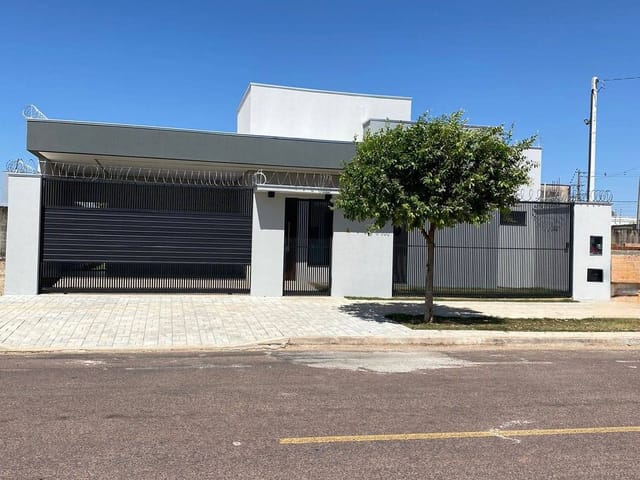 Casa com 210m² 3 quartos e 2 banheiros, à venda, no bairro Jardim Curitiba em Sinop