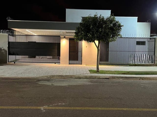 Casa com 210m² 3 quartos e 2 banheiros, à venda, no bairro Jardim Curitiba em Sinop