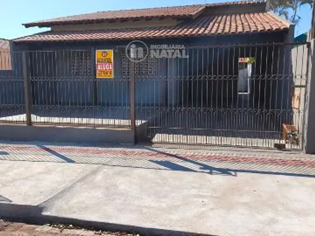 Casa com 250m² 3 quartos e 2 banheiros, para alugar, no bairro Califórnia em Londrina