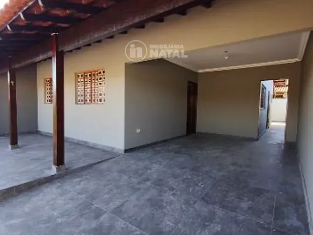 Casa com 250m² 3 quartos e 2 banheiros, para alugar, no bairro Califórnia em Londrina