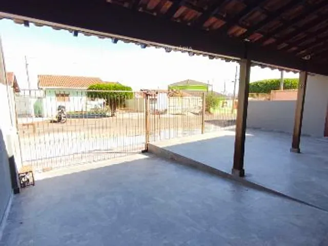Casa com 250m² 3 quartos e 2 banheiros, para alugar, no bairro Califórnia em Londrina