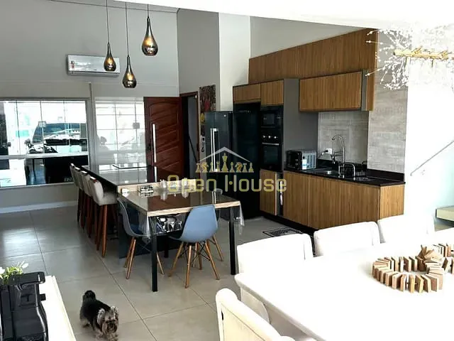 Casa com 360m² 3 quartos e 5 banheiros, à venda, no bairro Morada da Colina em Volta Redonda