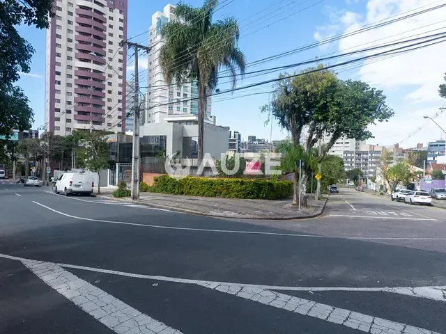 Casa com 252m² 3 quartos e 1 banheiro, à venda, no bairro Alto da Glória em Curitiba