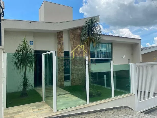 Casa com 680m² 3 quartos e 6 banheiros, à venda, no bairro Jardim Nova Guaxupé em Guaxupé