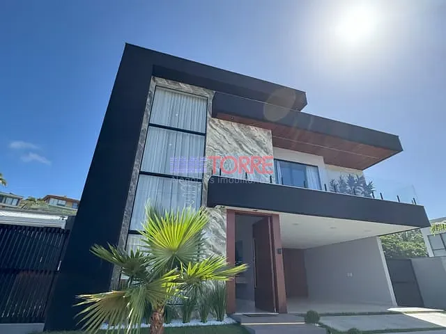Casa 4 quartos e 5 banheiros, à venda, no bairro Nossa Senhora da Vitória em Ilhéus