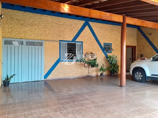 Casa com 400m² 2 quartos e 2 banheiros, à venda, no bairro Mercês em Uberaba