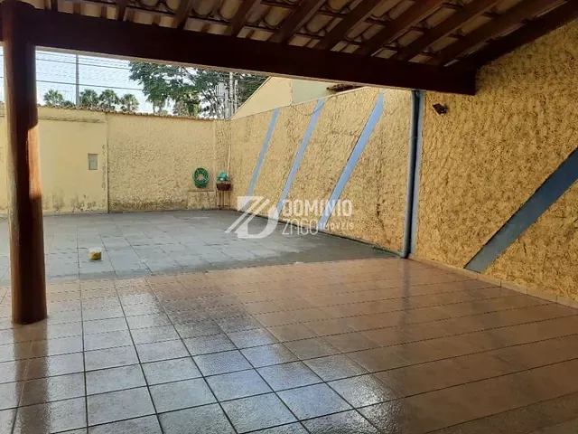 Casa com 400m² 2 quartos e 2 banheiros, à venda, no bairro Mercês em Uberaba
