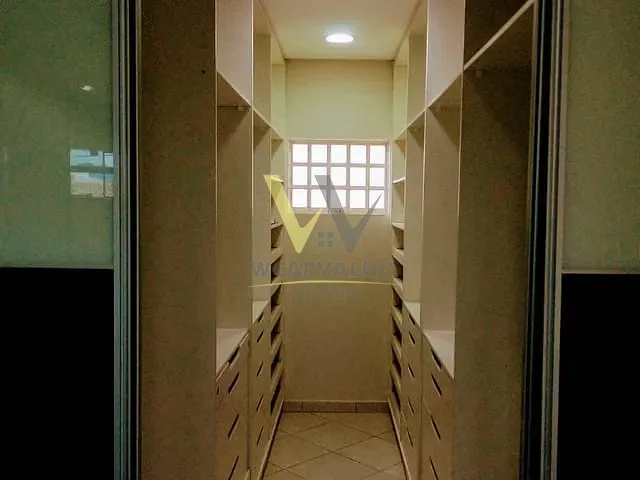 Casa com 330m² 5 quartos e 2 banheiros, à venda, no bairro São Carlos em Anápolis