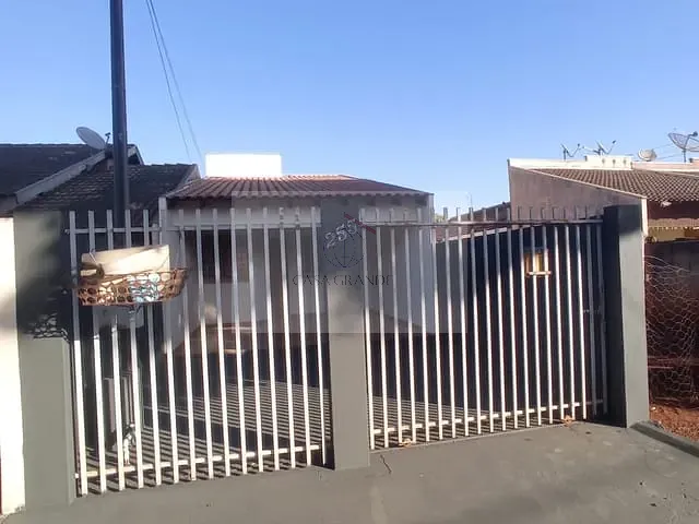 Casa 3 quartos e 1 banheiro, à venda, no bairro Conjunto Habitacional Santiago em Rolândia